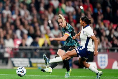 DFB-Team siegt bei Wück-Debüt - Gwinn trifft in dieser Szene zum zwischenzeitlichen 2:0.