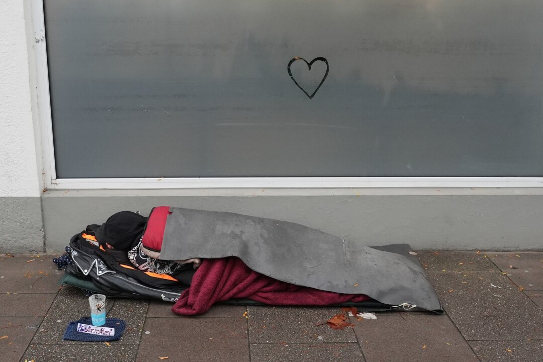 Diakonie startet Spendensammlung für wohnungslose Menschen - Die Diakonie ruft mit Blick auf die kalte Jahreszeit zu Spenden für obdachlose Menschen auf. (Symbolbild)