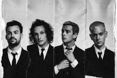 Die 10 Alben des Jahres 2018 - The 1975 sind eine britische Indie-Rock-Band aus Manchester, die im Jahr 2002 als Schülerband gegründet wurde. Mit ihrem dritten Album "A Brief Inquiry Into Online Relationships" haben sie Ende November 2018 ihr bisher bestes Album veröffentlicht.