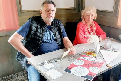 Die Einheit-Queen: Diese Handball-Heldin feiert heute 88. Geburtstag! - Heute feiert Gudrun Lohmann 88. Geburtstag. Die Bilder aus ihrer Zeit bei der Einheit hat sie wirklich immer dabei! Foto: Karsten Repert