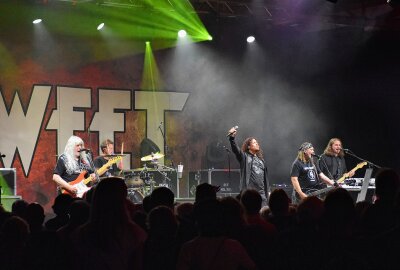 Die Glam-Rock-Legende ,,Sweet" bringt den Kraftverkehr  zum Beben - Genau das bekamen die vielen treuen Fans aus ganz Europa die dabei waren. Foto: Maik Bohn