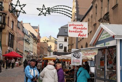 weihnachtensachenchemnitzdresdenleipzigerzgebirgeweihnachtsmannkindervorfreudeweihnachtsbaumengelparkeninnenstadtbergparadeeröffnungstadtführungen