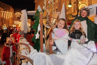 weihnachtensachenchemnitzdresdenleipzigerzgebirgeweihnachtsmannkindervorfreudeweihnachtsbaumengelparkeninnenstadtbergparadeeröffnungstadtführungen