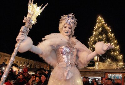 weihnachtensachenchemnitzdresdenleipzigerzgebirgeweihnachtsmannkindervorfreudeweihnachtsbaumengelparkeninnenstadtbergparadeeröffnungstadtführungen