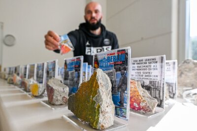 Die Mauer als Souvenir: Das Geschäft mit den Steinbrocken - Julian Sacha ist mit seinem Bruder Geschäftsführer von Berlin Souvenirs. 