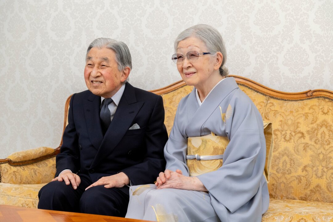 Die Stütze der Nation - Japans Ex-Kaiserin Michiko wird 90 - Japans frühere Kaiserin Michiko wird 90 Jahre alt. Ihr Mann, Ex-Kaiser Akihito, macht sich um sie Sorgen. (Archivbild)