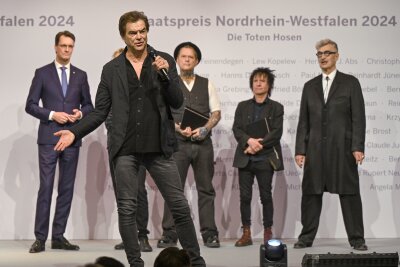 Die Toten Hosen mit NRW-Staatspreis geehrt - Hosen-Frontmann Campino rätselte, warum seine Band für den Preis ausgewählt wurde. 