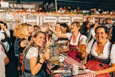 Die Wooosn sind eröffnet! Das 12. Chemnitzer Oktoberfest startet mit Schwung - Am Freitag haben die Wooosn ihre Tore geöffnet. Foto: Henrik Bonesky