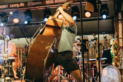 Die Wooosn sind eröffnet! Das 12. Chemnitzer Oktoberfest startet mit Schwung - Am Freitag haben die Wooosn ihre Tore geöffnet. Foto: Henrik Bonesky