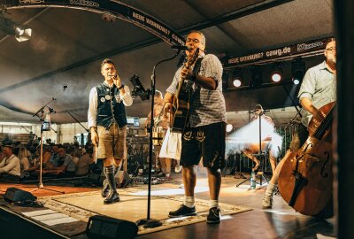 Die Wooosn sind eröffnet! Das 12. Chemnitzer Oktoberfest startet mit Schwung - Am Freitag haben die Wooosn ihre Tore geöffnet. Foto: Henrik Bonesky