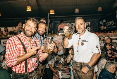 Die Wooosn sind eröffnet! Das 12. Chemnitzer Oktoberfest startet mit Schwung - Am Freitag haben die Wooosn ihre Tore geöffnet. Foto: Henrik Bonesky