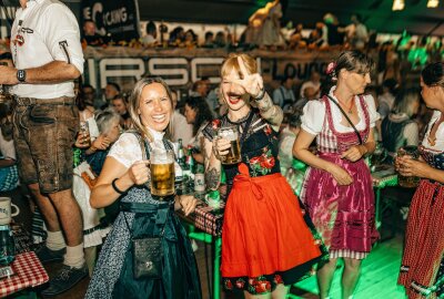 Die Wooosn sind eröffnet! Das 12. Chemnitzer Oktoberfest startet mit Schwung - Am Freitag haben die Wooosn ihre Tore geöffnet. Foto: Henrik Bonesky