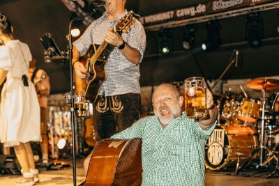 Die Wooosn sind eröffnet! Das 12. Chemnitzer Oktoberfest startet mit Schwung - Am Freitag haben die Wooosn ihre Tore geöffnet. Foto: Henrik Bonesky