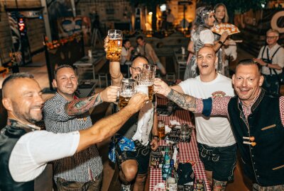 Die Wooosn sind eröffnet! Das 12. Chemnitzer Oktoberfest startet mit Schwung - Am Freitag haben die Wooosn ihre Tore geöffnet. Foto: Henrik Bonesky