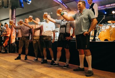 Die Wooosn sind eröffnet! Das 12. Chemnitzer Oktoberfest startet mit Schwung - Am Freitag haben die Wooosn ihre Tore geöffnet. Foto: Henrik Bonesky