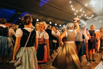 Die Wooosn sind eröffnet! Das 12. Chemnitzer Oktoberfest startet mit Schwung - Am Freitag haben die Wooosn ihre Tore geöffnet. Foto: Henrik Bonesky