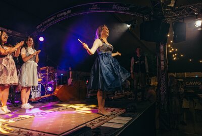 Die Wooosn sind eröffnet! Das 12. Chemnitzer Oktoberfest startet mit Schwung - Am Freitag haben die Wooosn ihre Tore geöffnet. (Foto: Henrik Bonesky)