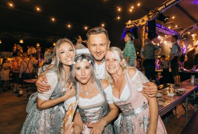 Die Wooosn sind eröffnet! Das 12. Chemnitzer Oktoberfest startet mit Schwung - Am Freitag haben die Wooosn ihre Tore geöffnet. Foto: Henrik Bonesky