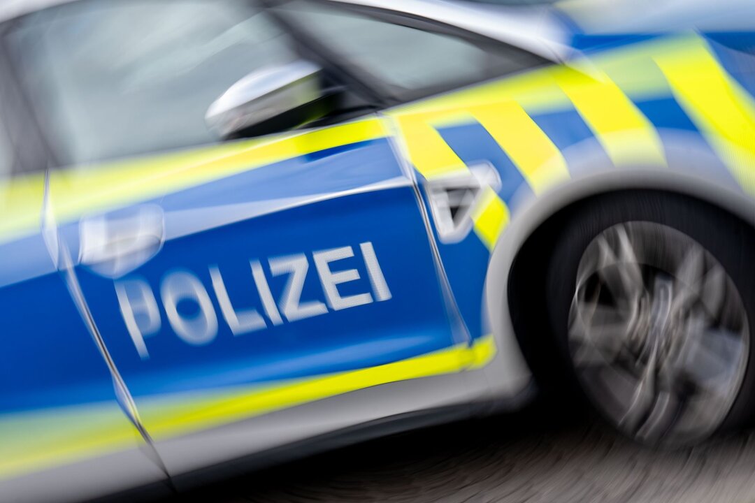 Diebe räumen Weinvorrat in Elsterberg aus - Diebe haben im Vogtland einen Weinvorrat gestohlen. (Foto Illustration)