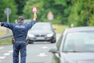 Diese sächsische Bundesstraße ist bald gesperrt - Eine Umleitung ist über den Auenweg und der .Großmiltitzer Straße möglich. Foto: Adobe Stock/ Brigitte Hörnlein