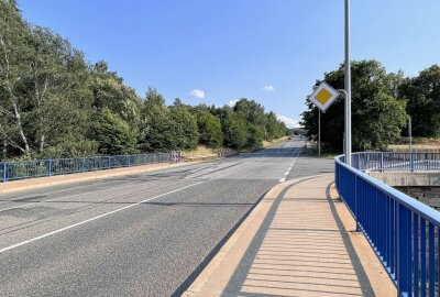 Diese Vollsperrungen gilt es ab Montag in Aue zu beachten - Im Bereich Becherweg / S 255 beginnt heute unter Vollsperrung die Fahrbahndeckensanierung. Foto: Ralf Wendland