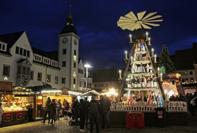 weihnachtensachenchemnitzdresdenleipzigerzgebirgeweihnachtsmannkindervorfreudeweihnachtsbaumengelparkeninnenstadtbergparadeeröffnungstadtführungen