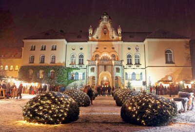 Diese Weihnachtsmärkte finden 2024 in Westsachsen statt -  Schloss Waldenburg hat in der Vergangenheit auch einen Weihnachtsmarkt angeboten. Foto: Andreas Kretschel/Archiv