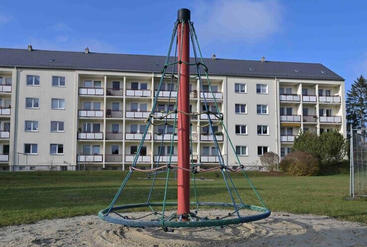 Dieser Spielplatz im Erzgebirge wird zum Mehrgenerationsplatz - Der Spielplatz ‚Am Lerchenberg‘ in Zschorlau soll zum Mehrgenerationsplatz umgestaltet werden. Foto: Ralf Wendland