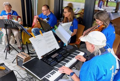 Dieser Verein im Vogtland gibt psychisch Kranken Halt und Liebe - Hier gibt's ein paar Bilder vom 21. Frühlingsfest der Paritas in Plauen. Foto: Karsten Repert