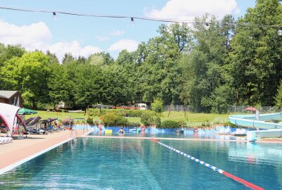 Dieses Waldbad im Vogtland versprüht pures Summerfeeling - Blick aufs Waldbad Rodau. Foto: Simone Zeh