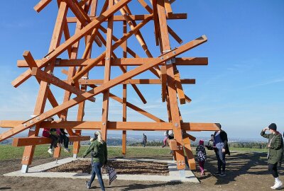 Dittersdorfer Triangulierungsturm säumt den Purple Path - Auf der anderen Seite können Besucher über Chemnitz blicken. Foto: Andreas Bauer