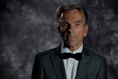 Doku-Film "Our Name Is Bond": Wenn 007 zur Belastung wird - Die 007-Faszination von Gunnar Bond James Schäfer hat auch mit seinem verschwundenen Vater zu tun.