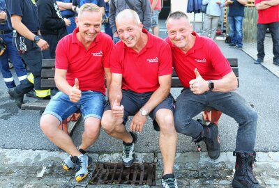 Doppelsieg für Niederwiesa bei 13. Feuerwehrolympiade - So sehen Sieger aus ! Sven Schönert, Mirko Ludwig und Tino Neubert (v.l.) gewann die Feuerwehr-Olympiade. Foto: Knut Berger