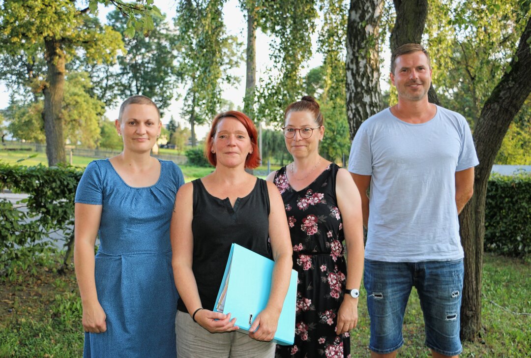 Dorfverein im Vogtland feiert seine Gründung und Fest am Wochenende - Der neue Dorfverein Ebersgrün: Julia Pohl, Heike Seiler, Simone Werner und Vorsitzender Stefan Kratz (von links). Foto: Simone Zeh