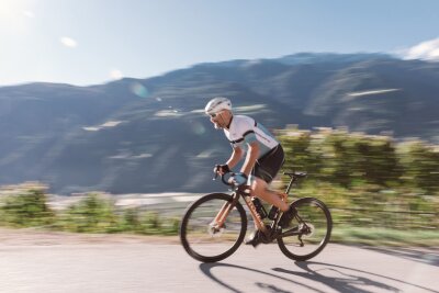 Downhill, kiten, fliegen: Aktivurlaub im Vinschgau - Der Vinschgau ist beliebt bei Radrennfahrern - vor allem die Strecken am Stilfserjoch sind legendär.