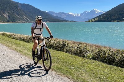 Downhill, kiten, fliegen: Aktivurlaub im Vinschgau - Mit dem Mountainbike unterwegs: Autor Bernhard Krieger.