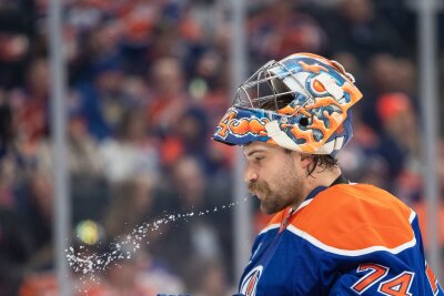 Draisaitls Oilers mit deutlicher Pleite zum NHL-Start - Für Oilers-Torwart Stuart Skinner war der Saisonstart ein Debakel.