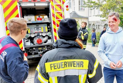 Dramatischer Rettungseinsatz an Plauener Schule: Direktor blutüberströmt - Die Übung war ein voller Erfolg. Foto: Karsten Repert