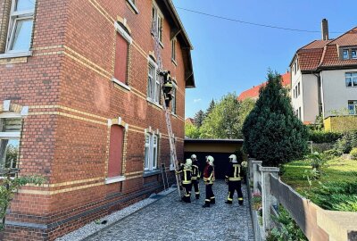 Drei Einsätze innerhalb einer Stunde: Schwerstarbeit für die Feuerwehr Aue - Gegen 15.40 Uhr rückte die Feuerwehr zu einer Wohnung, bei der ein Rauchmelder ausgelöst wurde, aus. Foto: Daniel Unger