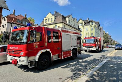 Drei Einsätze innerhalb einer Stunde: Schwerstarbeit für die Feuerwehr Aue - Gegen 15.40 Uhr rückte die Feuerwehr zu einer Wohnung, bei der ein Rauchmelder ausgelöst wurde, aus. Foto: Daniel Unger