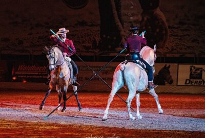 Drei Tage hochkarätiger Reitsport in der Chemnitzer Messe - Kenzie Dysli & Laury Tisseur bei ihrem Auftritt. Foto: Jonanna Mise