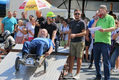 Drei Tage Höhlenfest in Syrau: Ein Wochenende voller Attraktionen - Das Seifenkistenrennen in Syrau hat sich längst einen Namen gemacht. Foto: Simone Zeh 