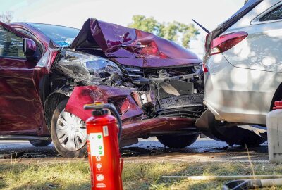 Drei Verletzte in Klinik nach Unfall auf sächsischer Staatsstraße - Zu einem Verkehrsunfall mit drei Fahrzeugen kam es am Donnerstagvormittag bei Hoyerswerda. Foto: Xcitepress