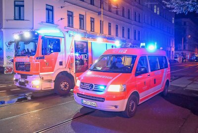 Drei Verletzte nach Feuer in Wohnhaus: Brandstiftung vermutet - Dabei kam es zu einer starken Rauchentwicklung. Foto: EHL Media