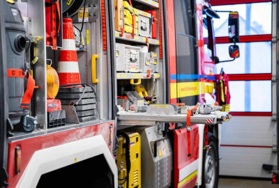 Dreister Einbruch bei sächsischer Feuerwehr: Wichtige Rettungsgeräte wurden verunreinigt - Die Fahrzeuge und Geräte wurden durch Löschpulver verunreinigt. 