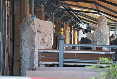 Dresden: Blutige Auseinandersetzung in Altstadt - Die Spurensicherung der Polizei ist am Samstagvormittag auf der Münzgasse in der Dresdner Altstadt im Einsatz gewesen. Foto: Xcitepress/Benedict Bartsch