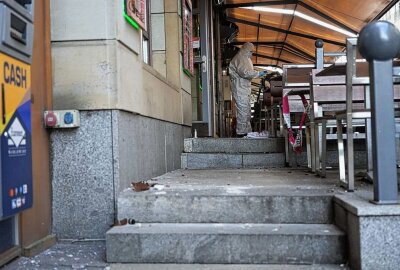 Dresden: Blutige Auseinandersetzung in Altstadt - Die Spurensicherung der Polizei ist am Samstagvormittag auf der Münzgasse in der Dresdner Altstadt im Einsatz gewesen. Foto: Xcitepress/Benedict Bartsch