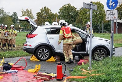 Dresden: PKW kollidiert mit Straßenbahn - Am Samstagvormittag kam es gegen 10.10 Uhr auf der Kreuzung Flößerstraße/Pieschener Straße in Dresden zu einem Verkehrsunfall. Foto: Roland Halkasch