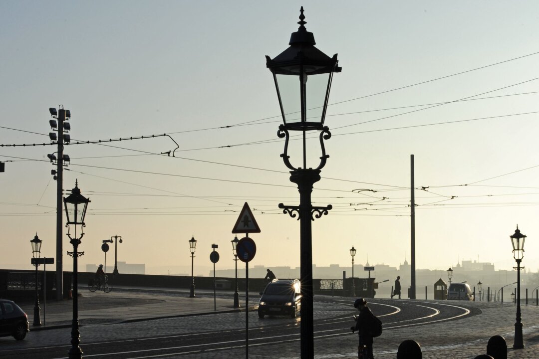 Dresden tauscht alte Gaslampen gegen modernes LED - Etwa 1.100 Gasleuchten betreibt die Stadt Dresden. (Archivbild)