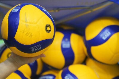 Dresdner Volleyballerinnen verlieren knapp in Stuttgart - Die Dresdner Volleyballerinnen haben das Spitzenspiel der Bundesliga bei Titelverteidiger Allianz MTV Stuttgart verloren.